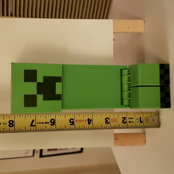 Center Pieces/ Toys - Picture 3 of 6